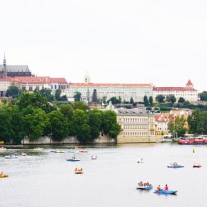 Prague-entre-copines-pedalos-sur-la-Vltava